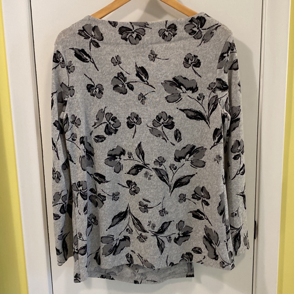 Lily Morgan Grey and Black Floral Print Top/Sweater (L) - Picture 4 of 5